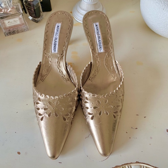 Vintage Manolo Blahnik Gold Metallic Eyelet Lace Pointed Toe Mule Heels - Picture 4 of 7